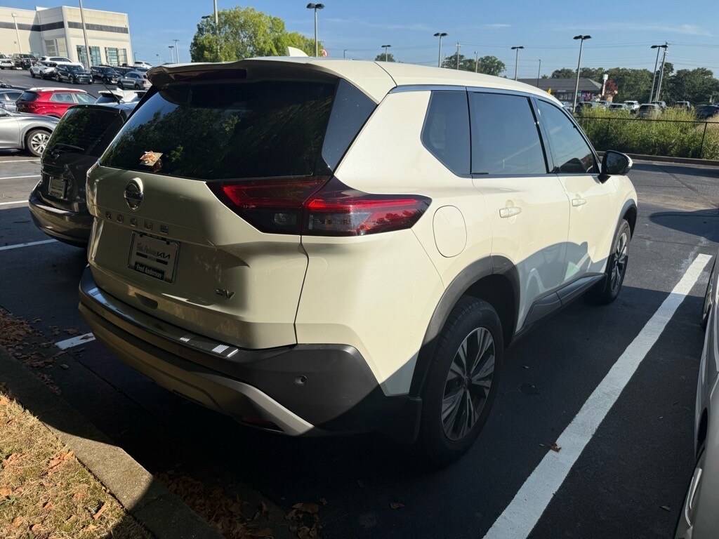 2021 Nissan Rogue SV photo 2