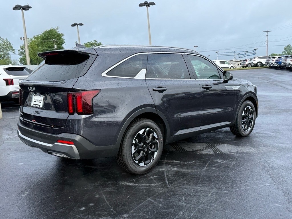 2025 Kia Sorento S photo 3