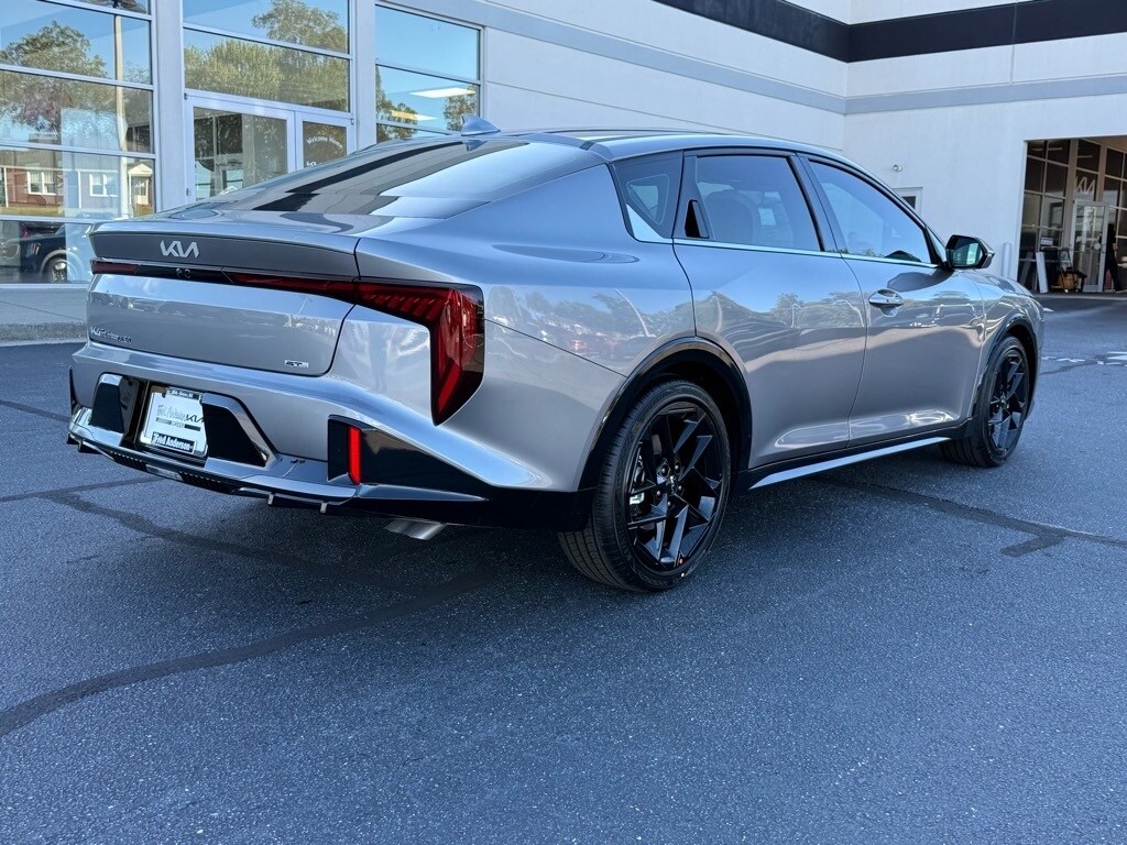 2025 Kia K4 GT-Line Turbo photo 3