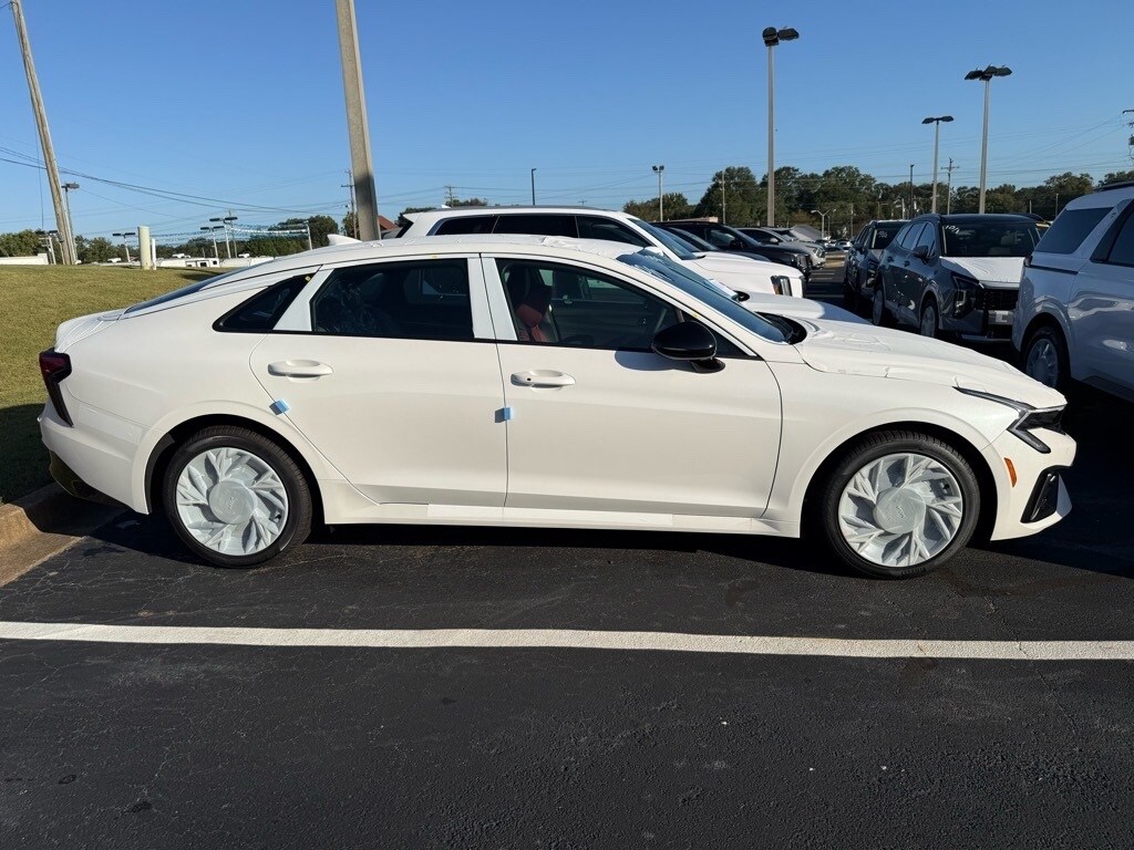 2026 Kia K5 GT-Line photo 2