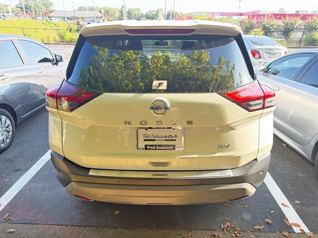 2021 Nissan Rogue SV photo 3
