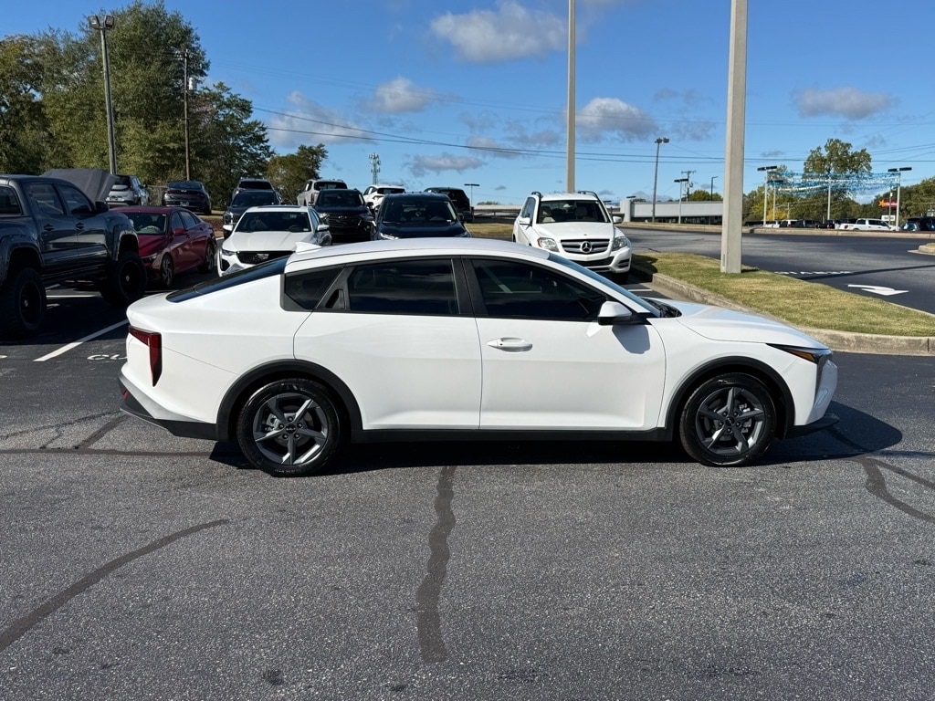 New 2025 Kia K4 LX Sedan