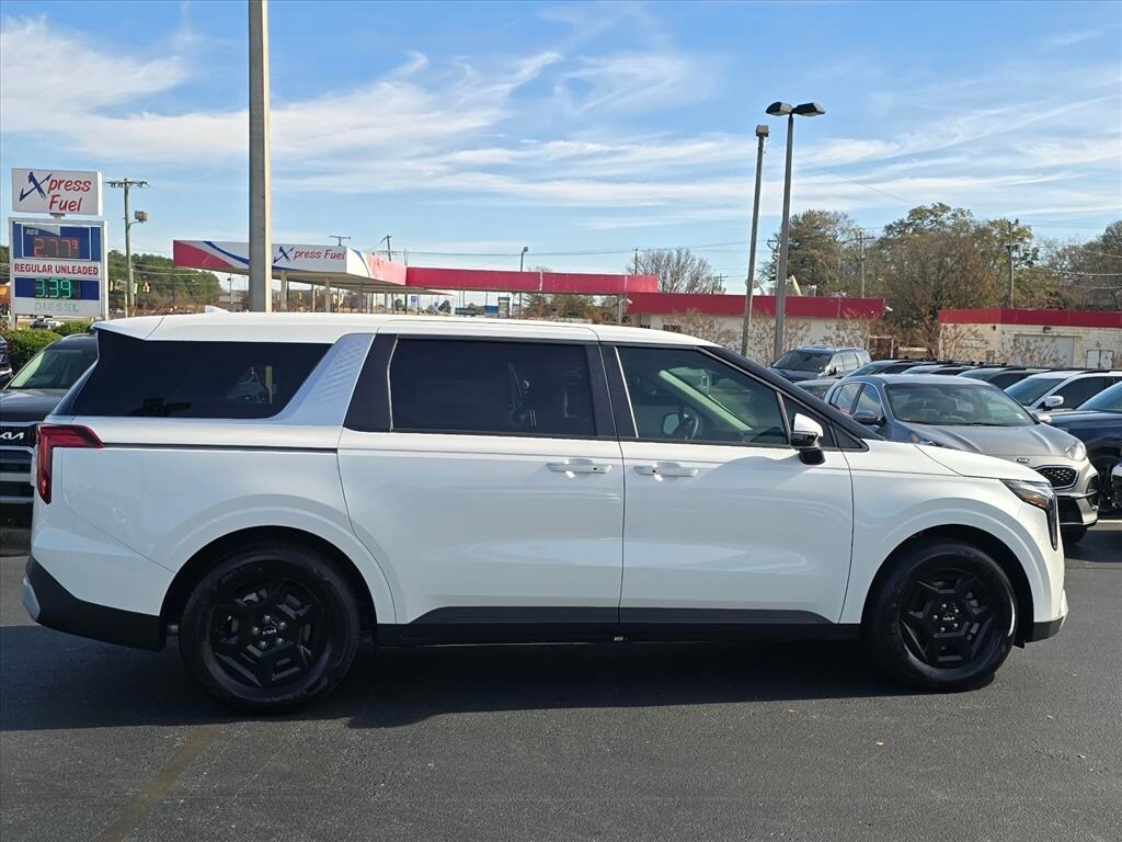 2026 Kia Carnival LX photo 2