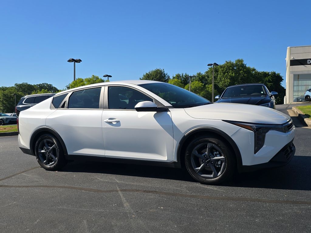 2026 Kia K4 LXS AT's photo