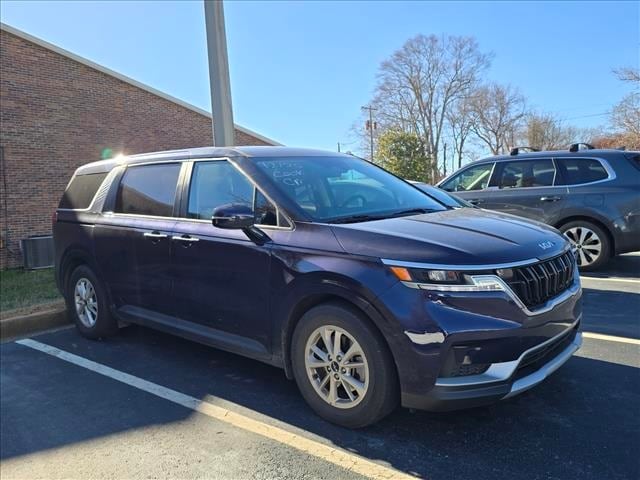 2024 Kia Carnival LX's photo