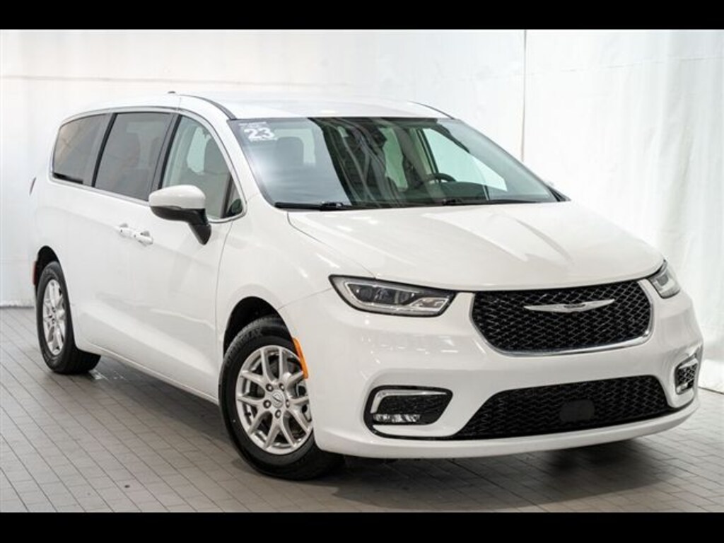Used 2023 Chrysler Pacifica Touring L Minivan/Van