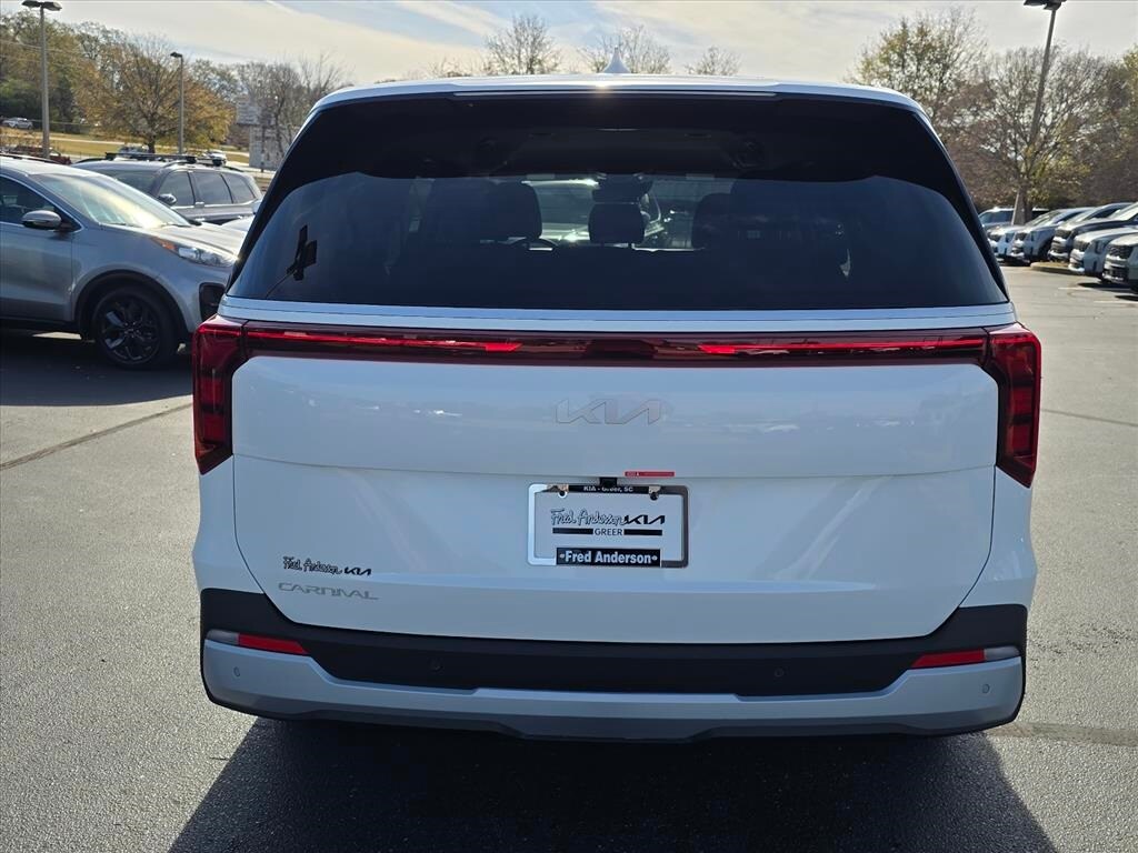2026 Kia Carnival LX photo 4