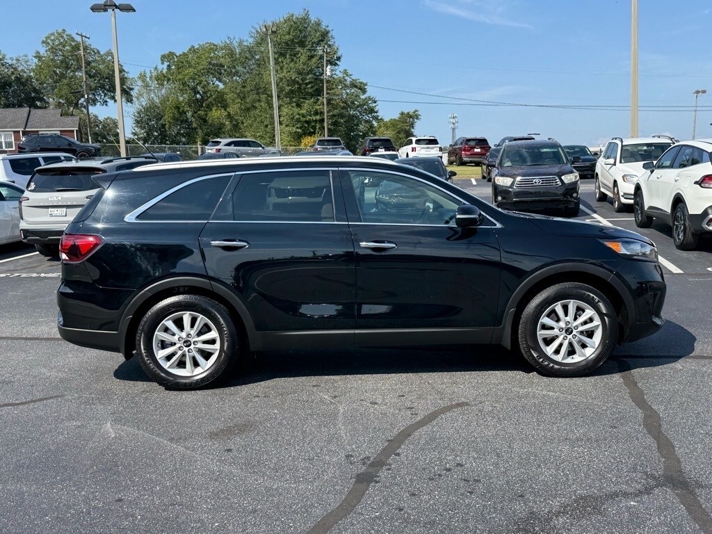 2020 Kia Sorento LX photo 2