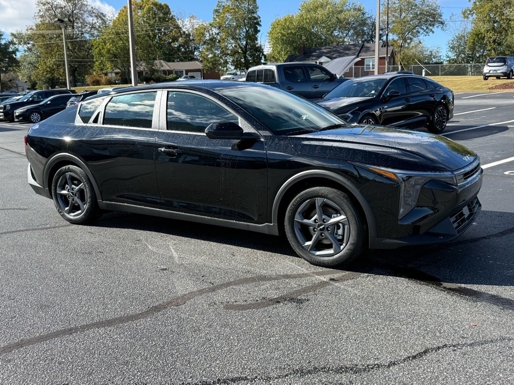 New 2025 Kia K4 LX Sedan