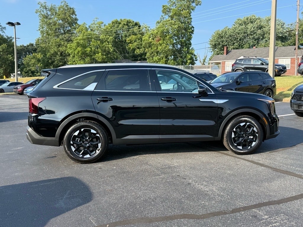 2025 Kia Sorento S photo 2