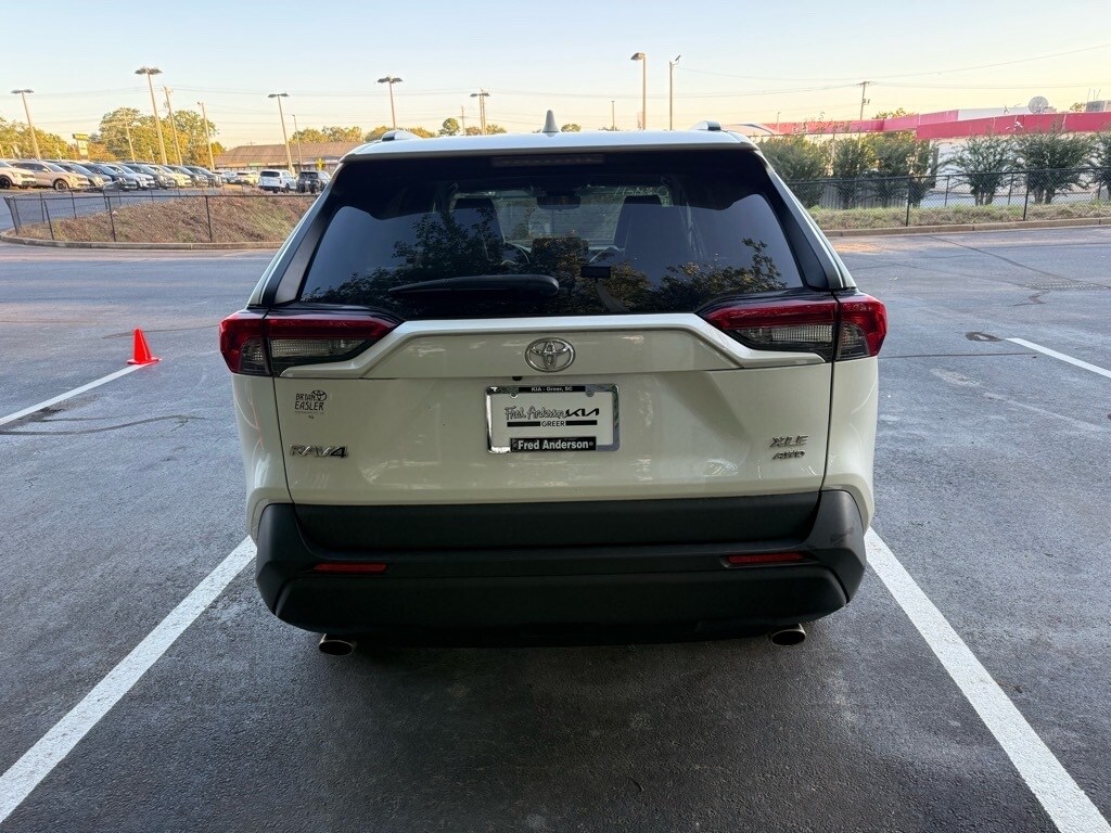 2022 Toyota RAV4 XLE Premium photo 4
