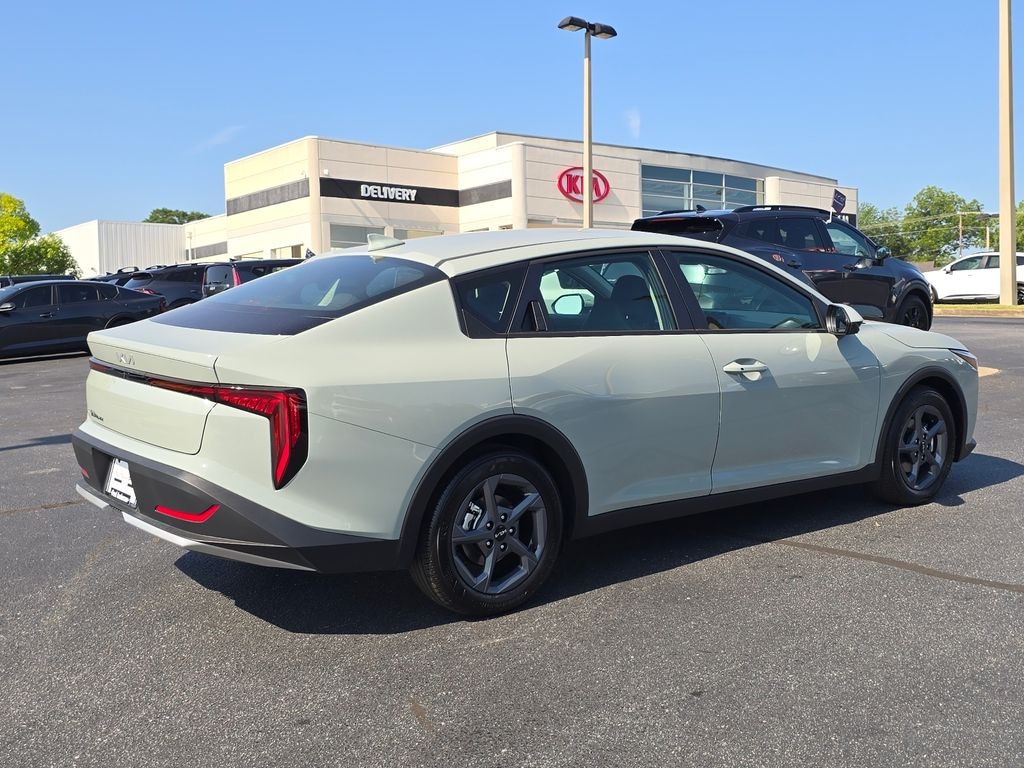 New 2026 Kia K4 LXS Sedan