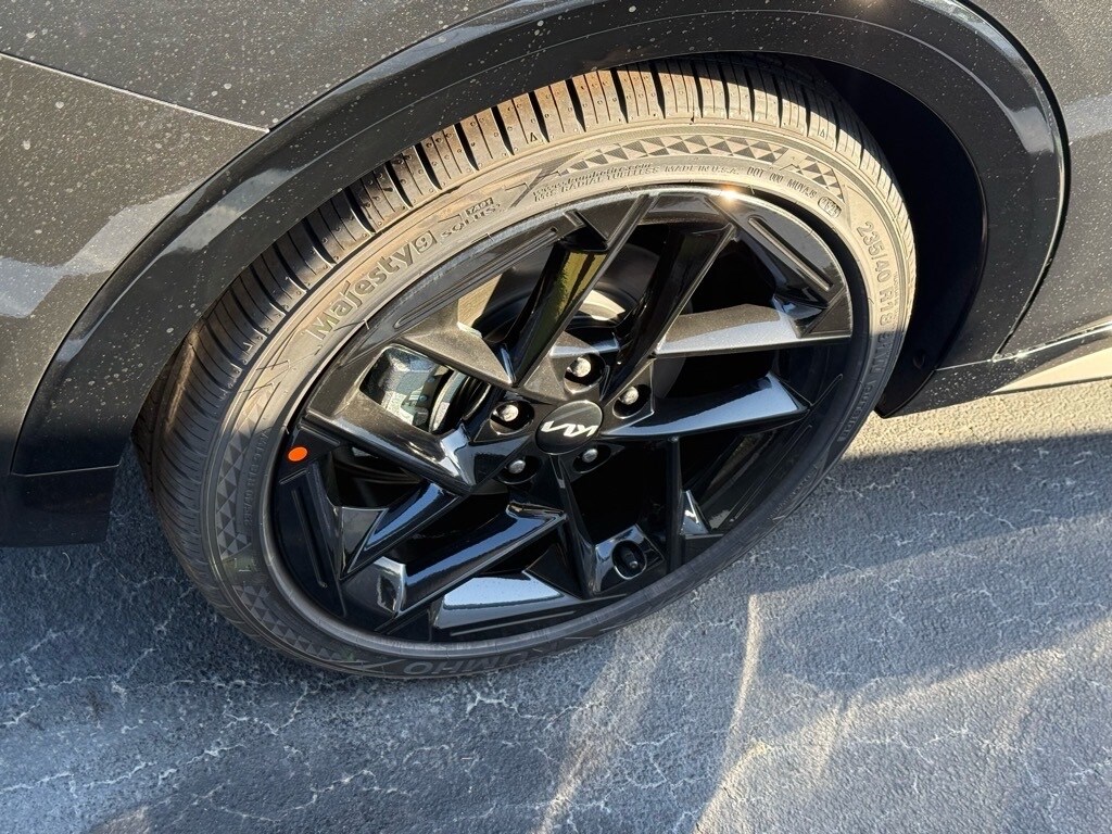 2025 Kia K4 GT-Line Turbo photo 3