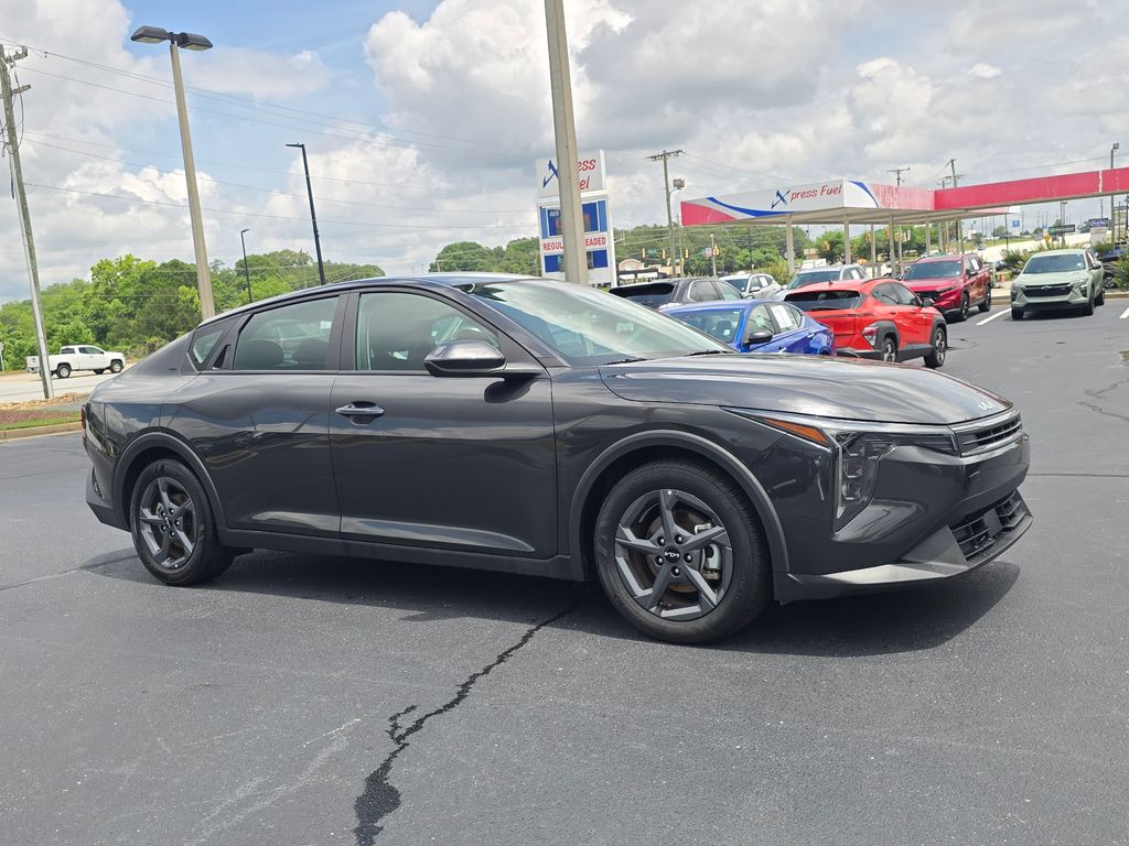 2025 Kia K4 LXS AT's photo