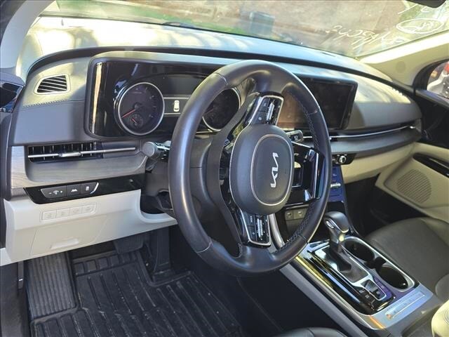 2024 Kia Carnival EX photo 3