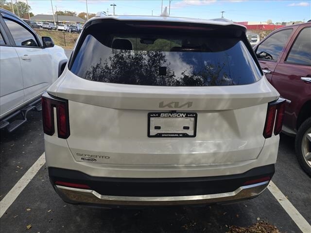 2024 Kia Sorento S photo 3