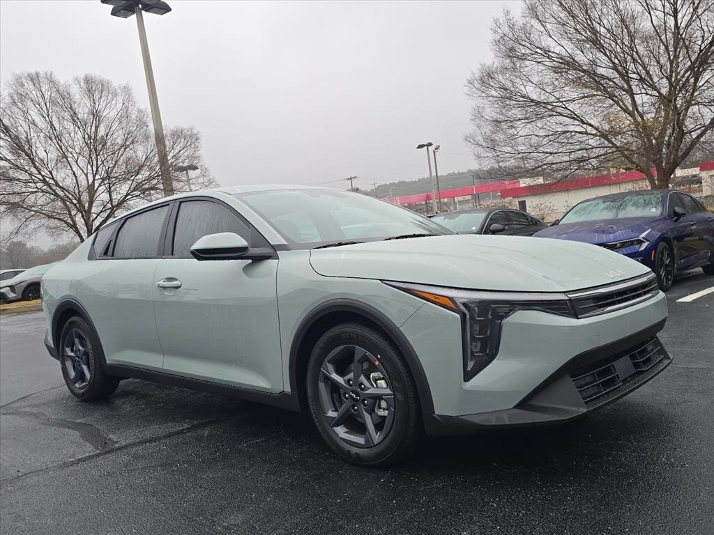 New 2025 Kia K4 LX Sedan