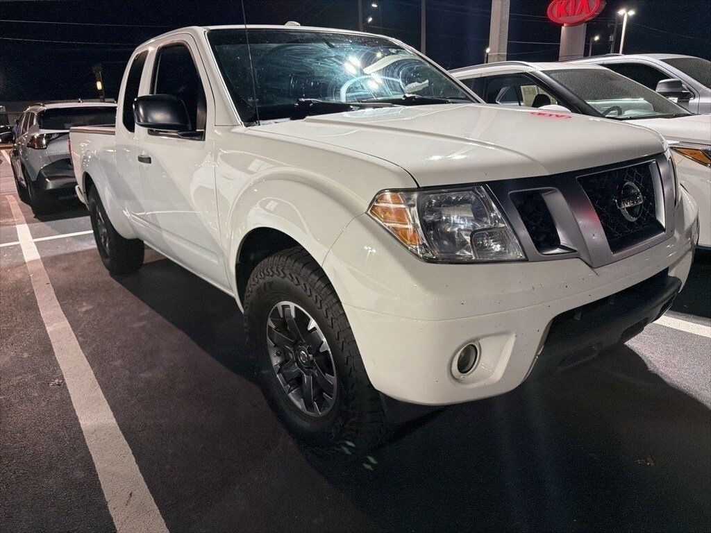 2017 Nissan Frontier Desert Runner photo 4
