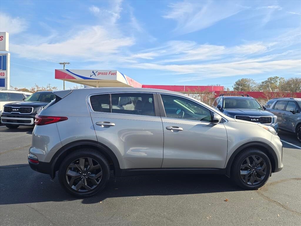 2022 Kia Sportage LX photo 2