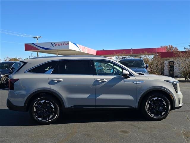 2026 Kia Sorento S photo 2