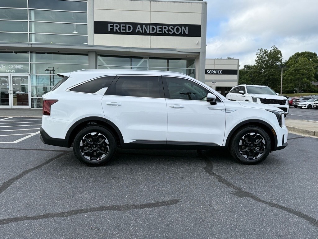 2025 Kia Sorento S photo 2