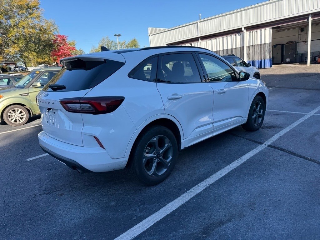 2023 Ford Escape ST-Line photo 3