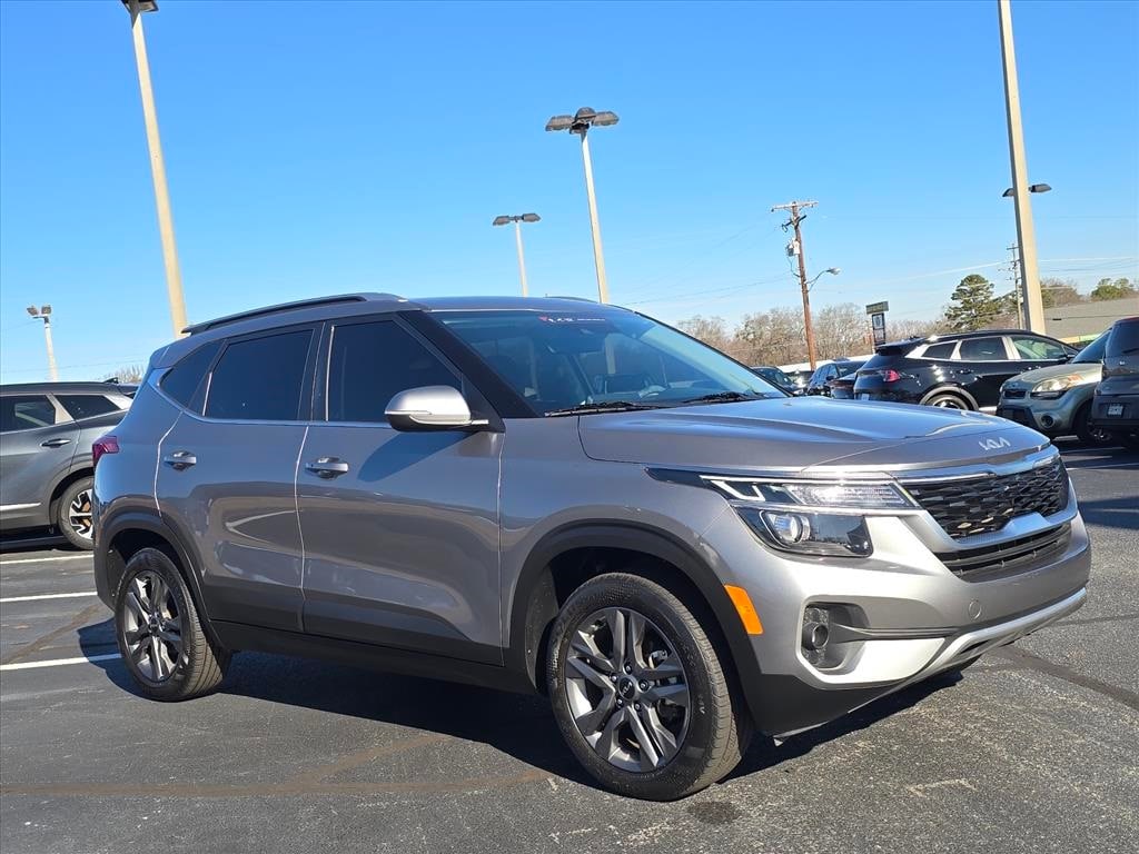 2023 Kia Seltos S's photo