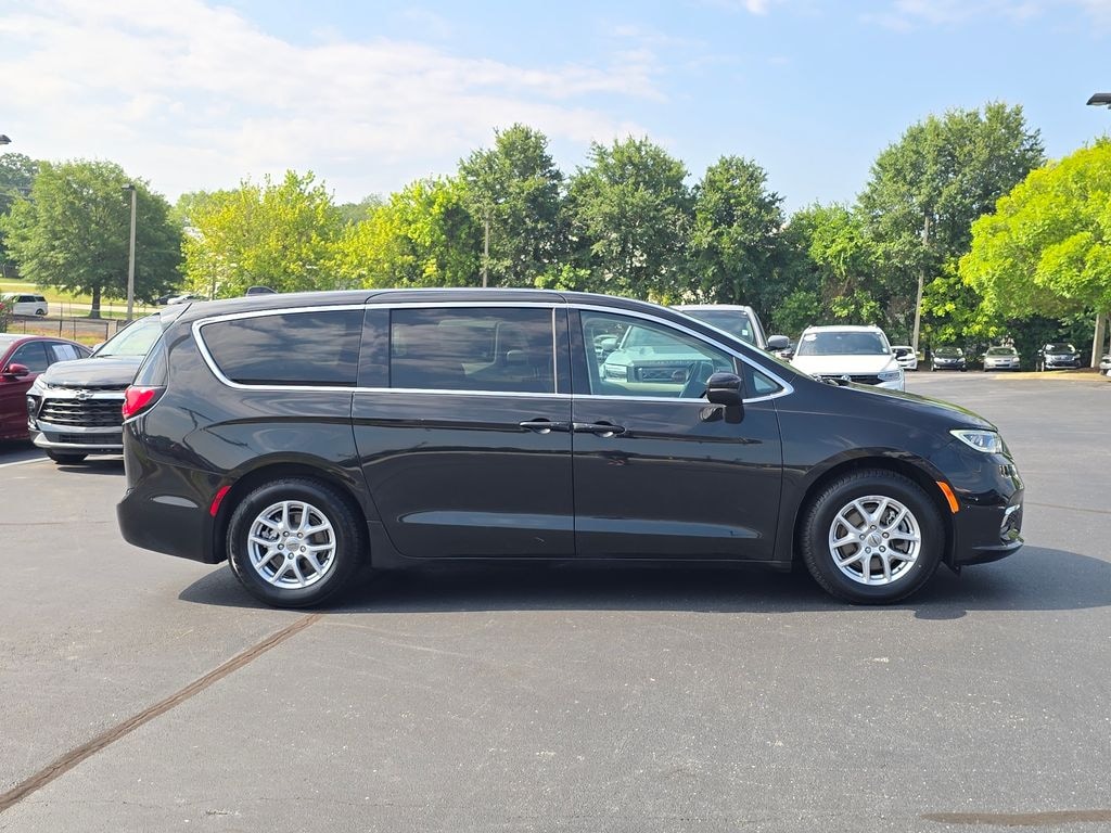 Used 2023 Chrysler Pacifica Touring L Minivan/Van