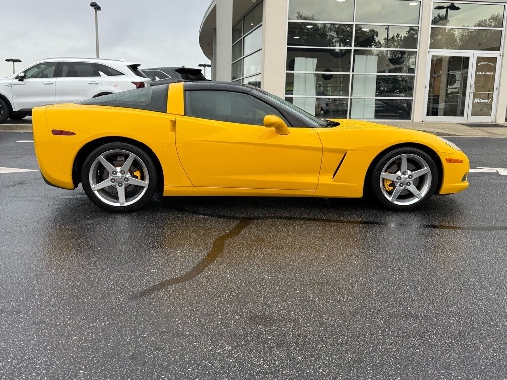 2005 Chevrolet Corvette Base Coupe photo 2