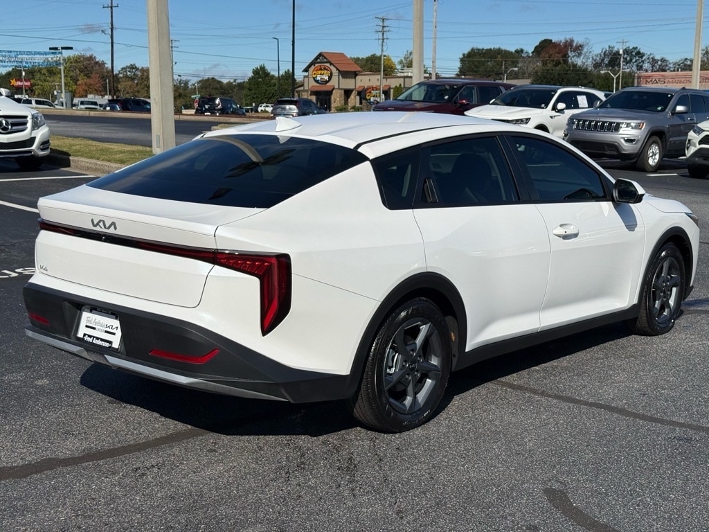 New 2025 Kia K4 LX Sedan