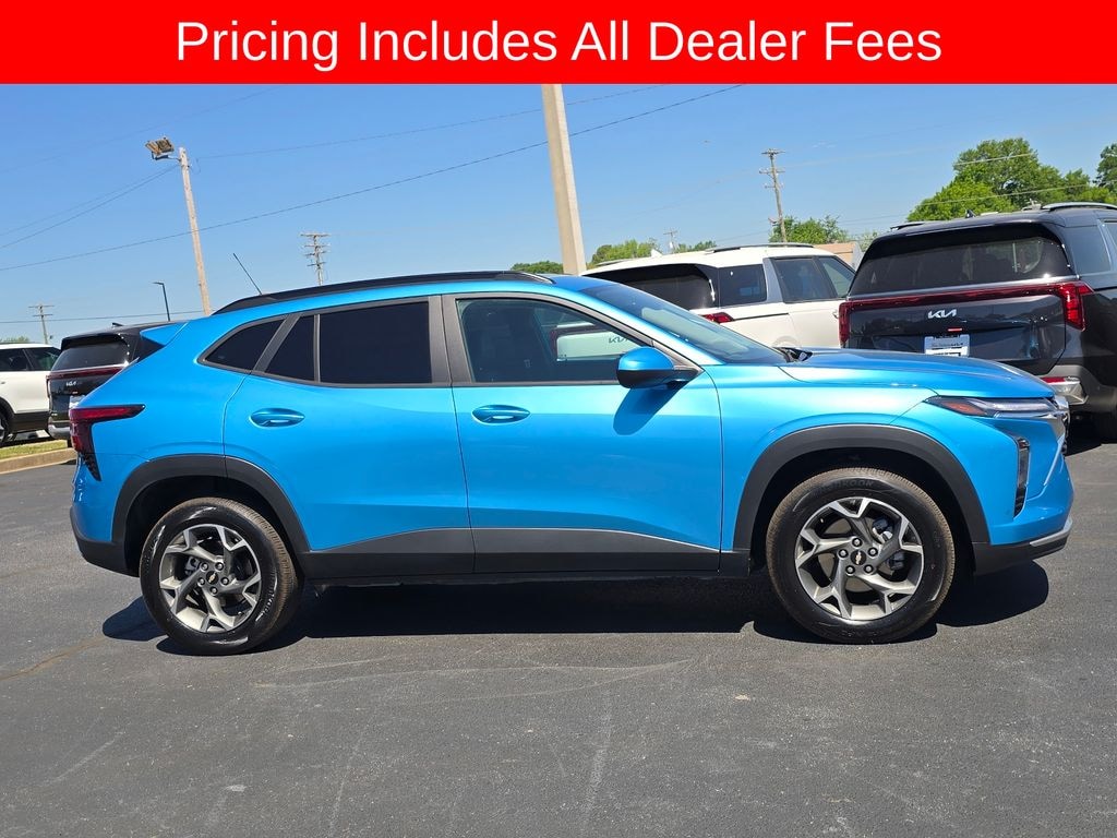 Used 2025 Chevrolet Trax LT SUV