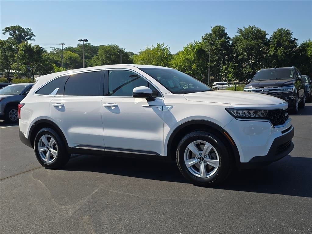2022 Kia Sorento LX AT's photo