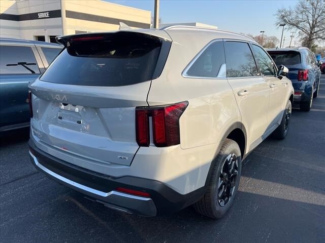 2025 Kia Sorento S photo 3