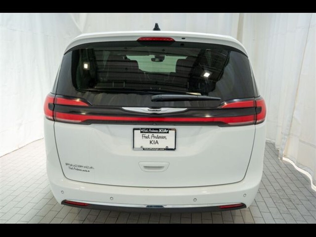 Used 2023 Chrysler Pacifica Touring L Minivan/Van