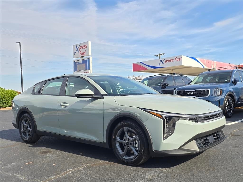 2025 Kia K4 LXS's photo