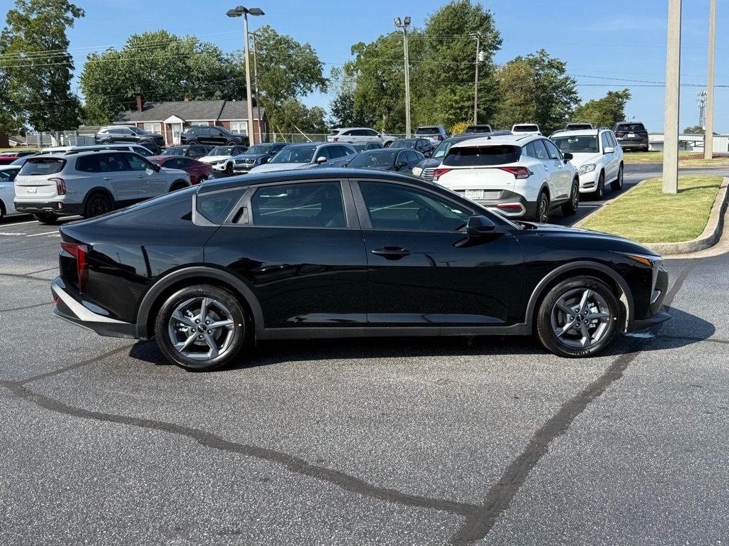 New 2025 Kia K4 LXS Sedan