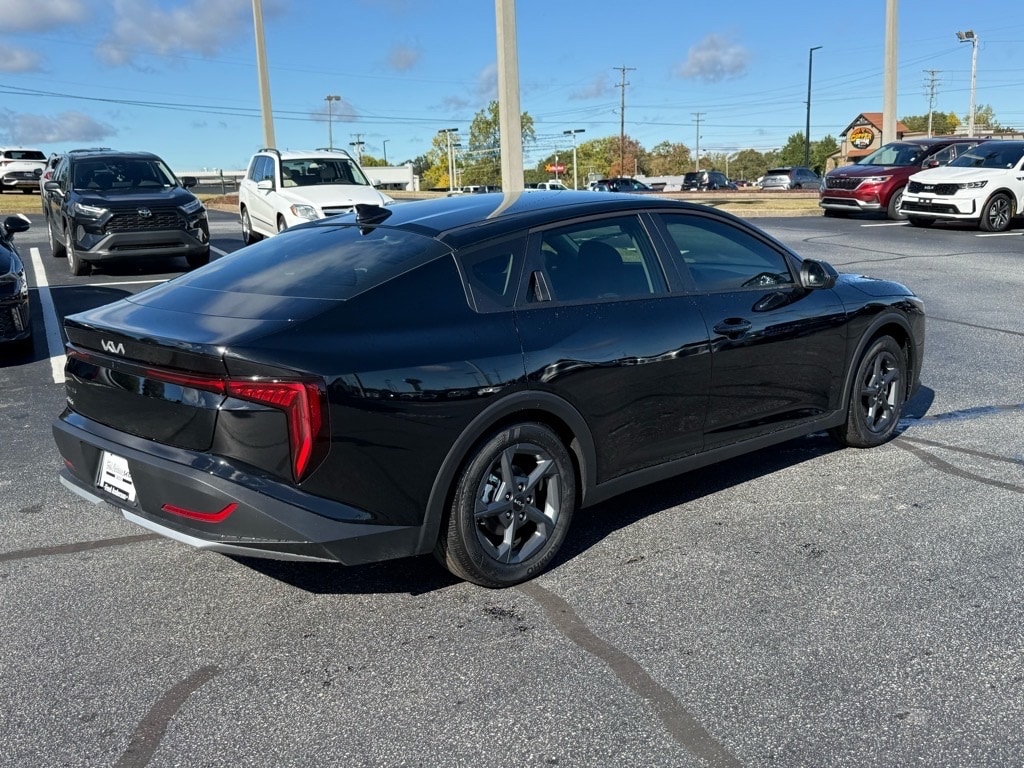 New 2025 Kia K4 LX Sedan