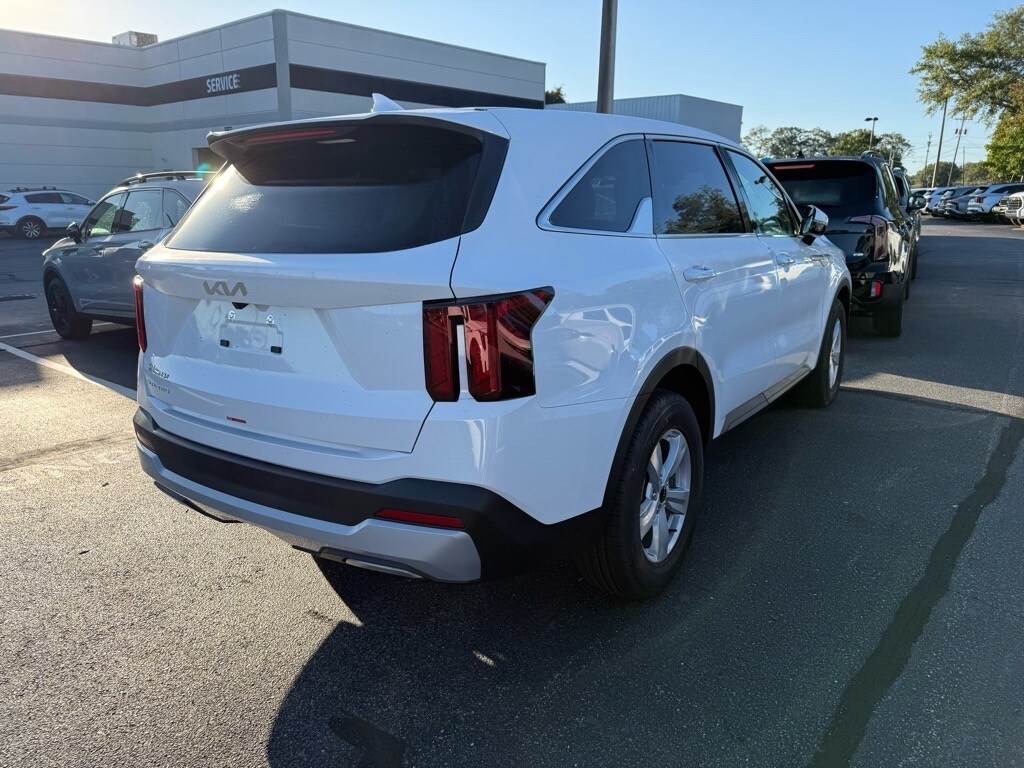 2026 Kia Sorento LX photo 3