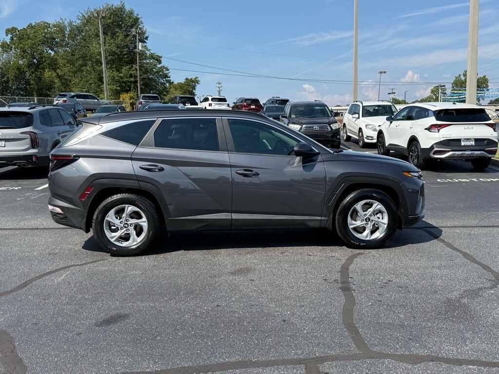 2022 Hyundai Tucson SEL photo 2