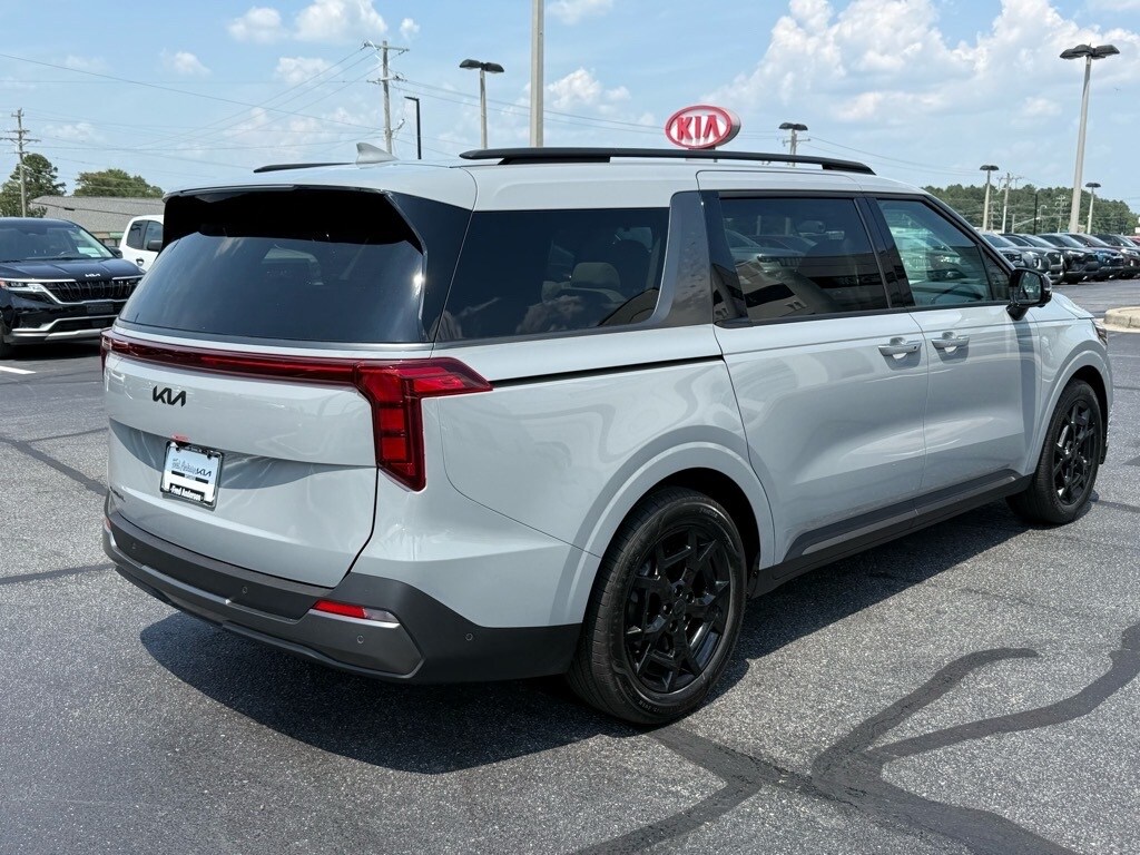 2026 Kia Carnival SX photo 3