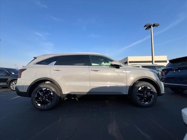 2025 Kia Sorento S photo 2