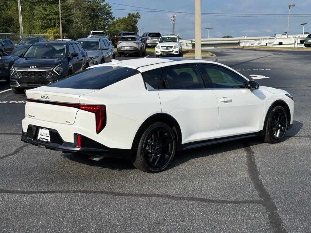 2025 Kia K4 GT-Line Turbo photo 2