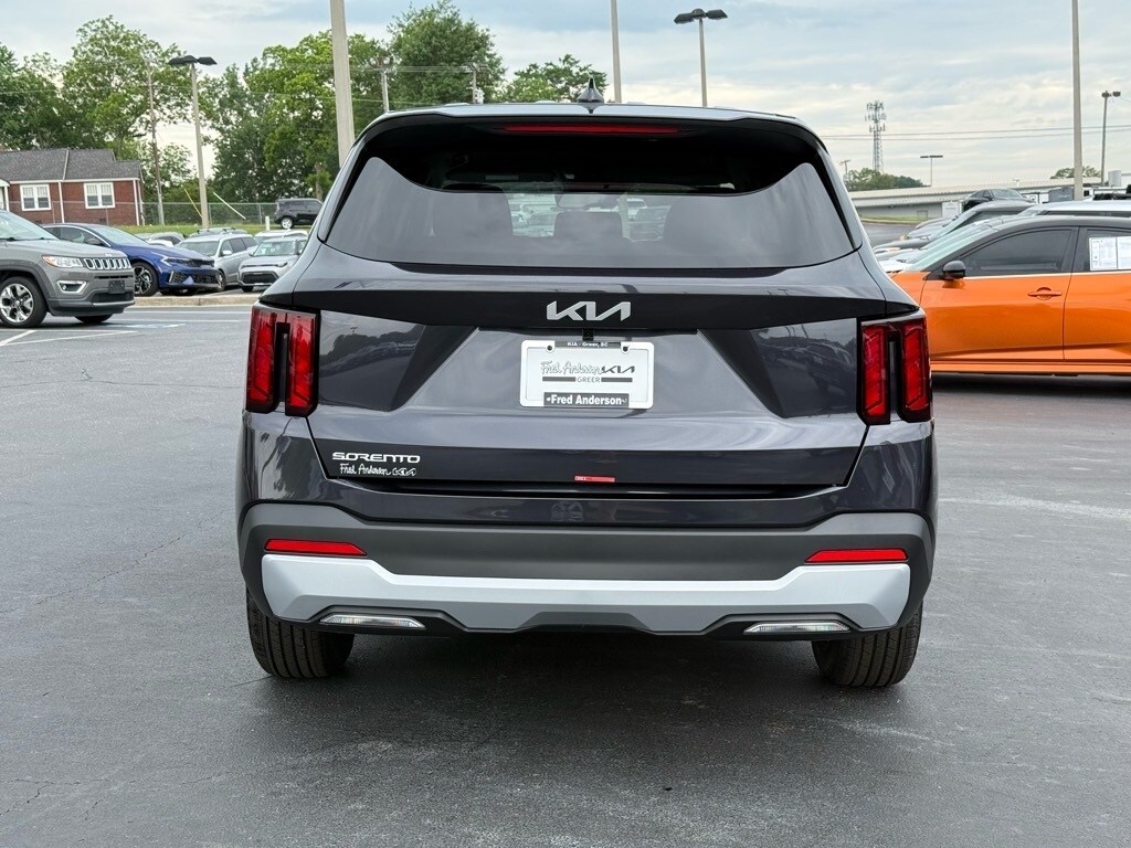 2025 Kia Sorento LX photo 4