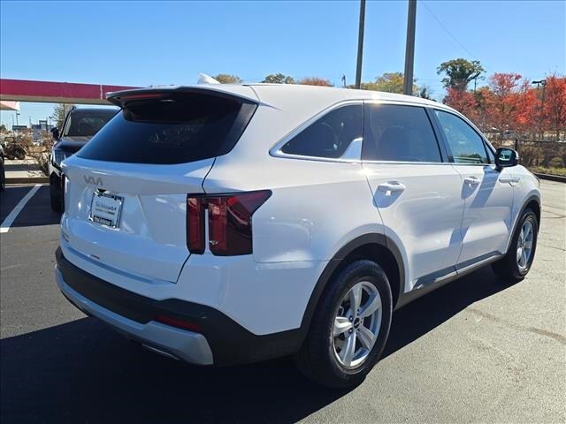2026 Kia Sorento LX photo 3