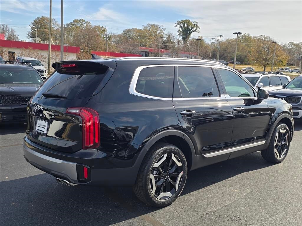 2025 Kia Telluride S photo 3