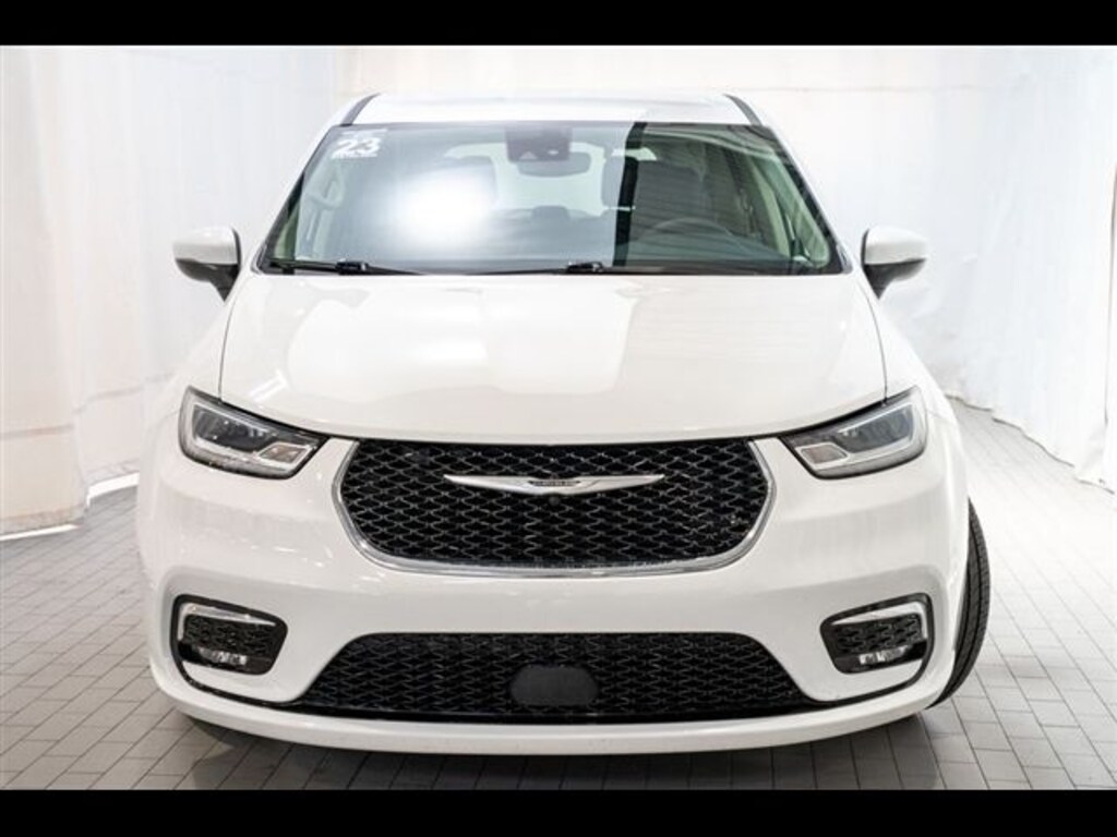 Used 2023 Chrysler Pacifica Touring L Minivan/Van