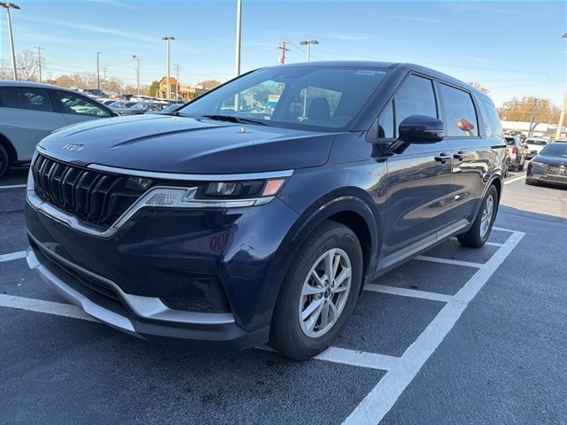 2024 Kia Carnival LX's photo