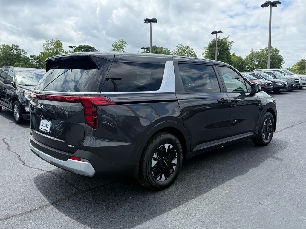 2025 Kia Carnival LXS photo 3