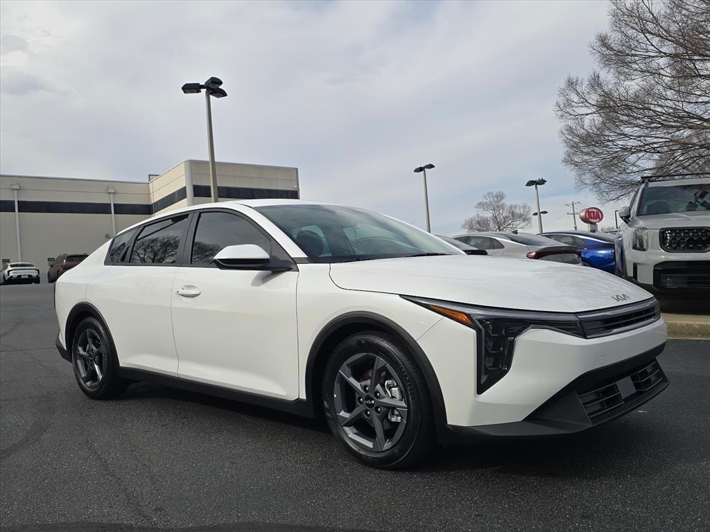 2025 Kia K4 LXS's photo