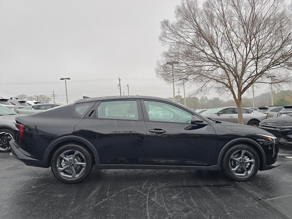 New 2025 Kia K4 LX Sedan